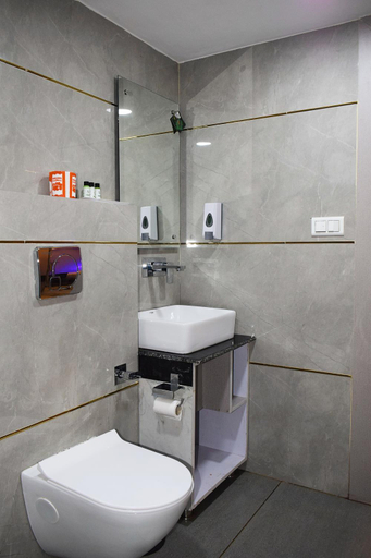 Bathroom 3, COUNTRY AMBIENCE HOTEL BY JAGS CITY MALL , Nainital