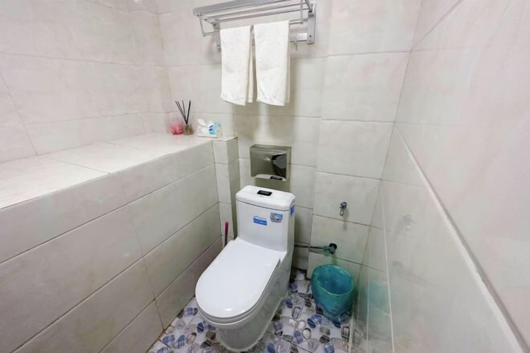 Bathroom 3, Tulou Viewing Platform Inn, Zhangzhou