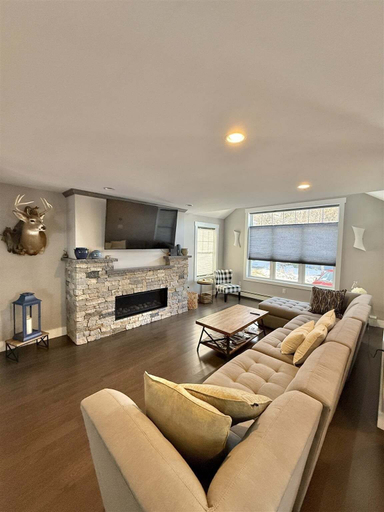 Living area 5, Cove Overlook Limit 6 3 Bedroom Home, Cumberland