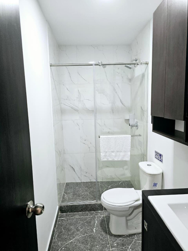 Bathroom 5, Zavara Hostal - Pueblo Tapao, 321-609-4407, Montenegro