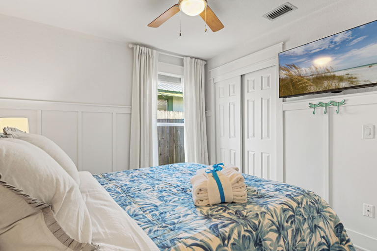 Bedroom 2, Laguna Breeze! Dog-friendly 4BR Beach Escape for 8 With Coastal Charm!, Bay
