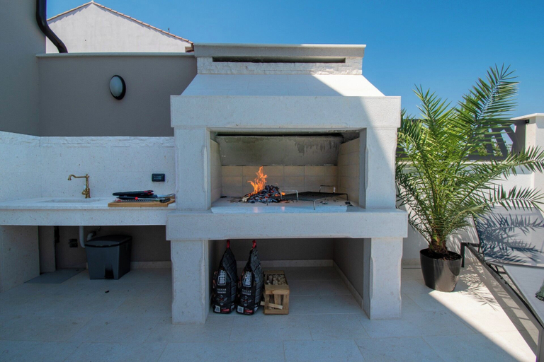 BBQ/picnic area, House Suzana, Medulin
