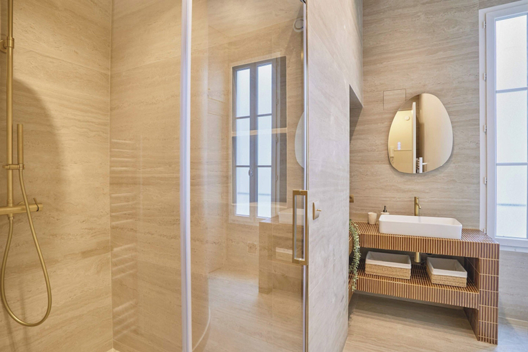 Bathroom 2, Charming Apartment in the Center of Paris, Paris