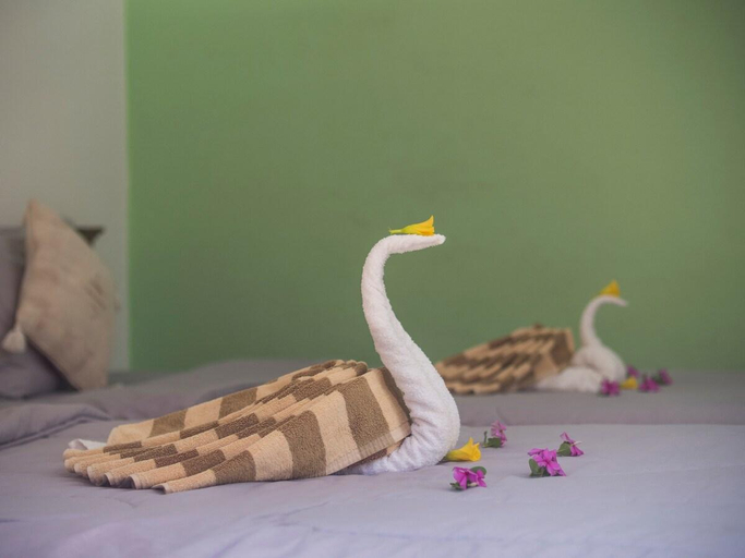 Bedroom 2, Rumah Manis 5 Room Villa with AC/hot water & pool, Lombok
