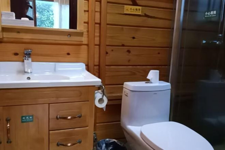 Bathroom 4, Yunqi Hostel, Lishui