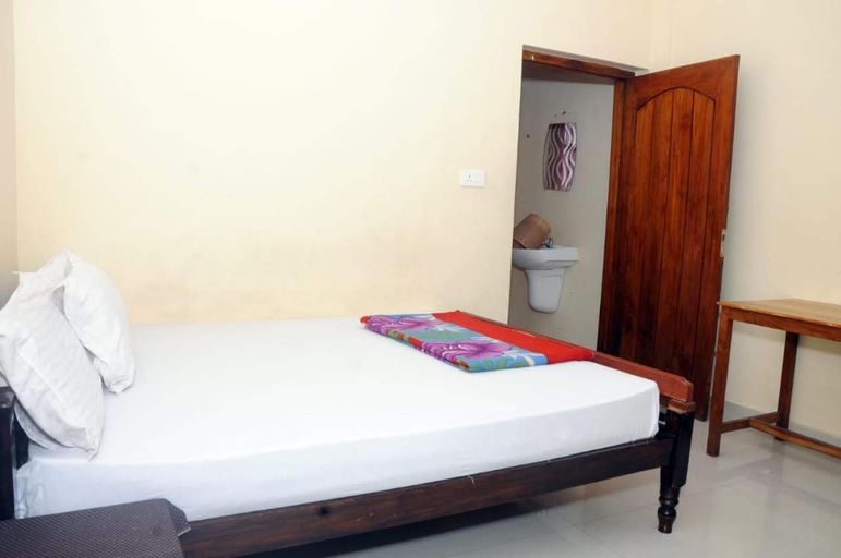 Bedroom 2, Alfa Tourist Home, Batheri, Wayanad
