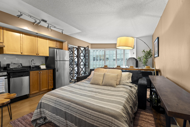Living area 5, Grand Belmont Suites, Toronto