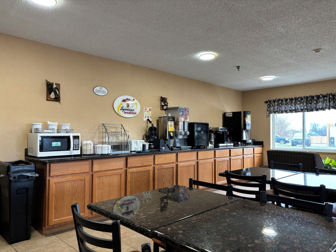 Food & Drinks 4, Super 8 by Wyndham Greenville, Bond