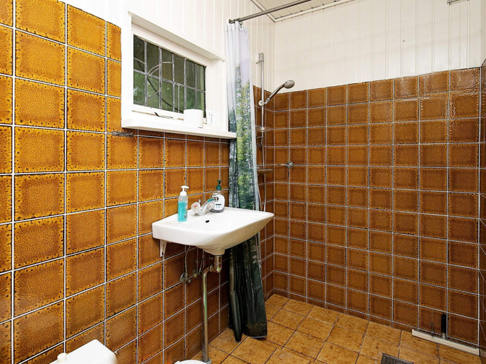 Bathroom 4, 6 Person Holiday Home in Rodby, Lolland