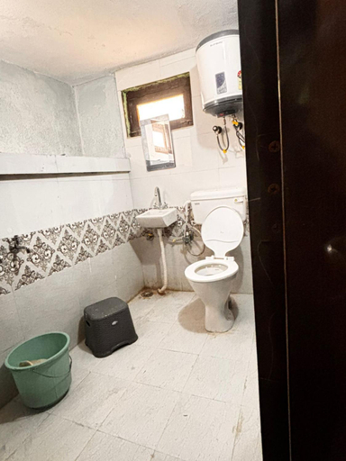 Bathroom, Old riya valley homestay riya gaon near naina gaon nainital, Nainital