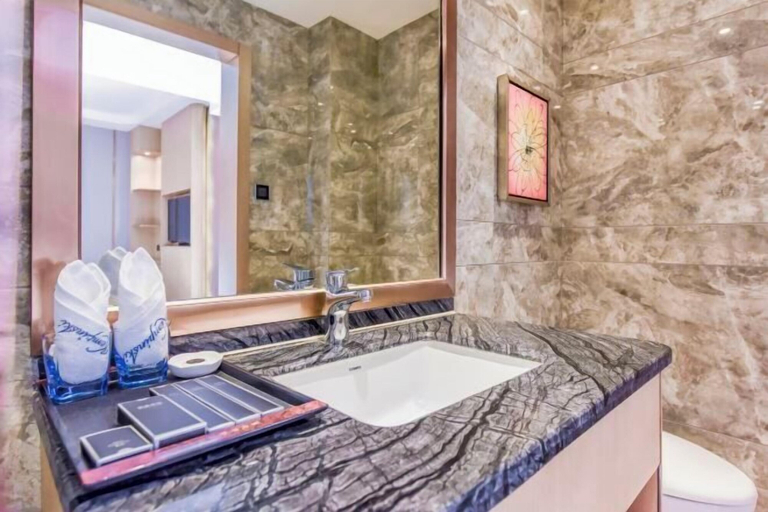 Bathroom 4, Yueyang Kaibinsi Holiday Hotel, Yueyang