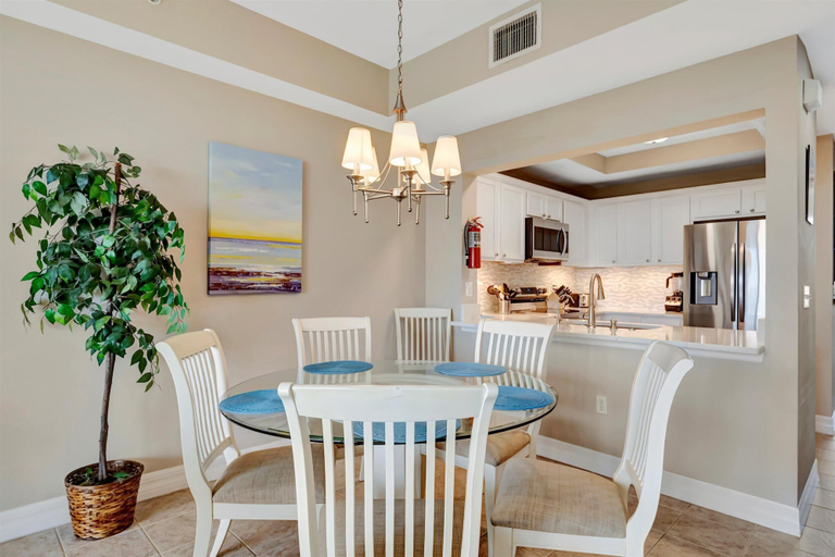 Room 3, Sunrise Waterfront 2BR Townhome - Pool Private Terraces, Hillsborough