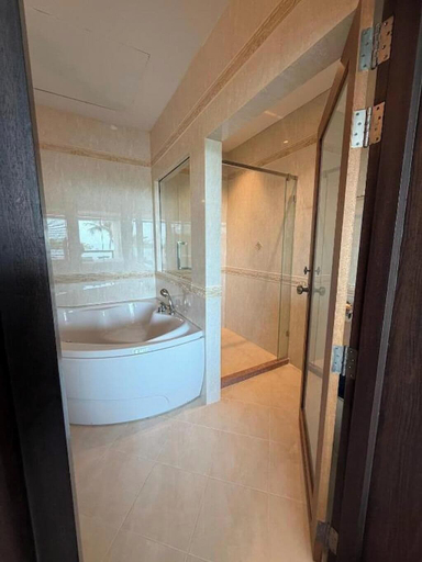 Bathroom 4, Gooseberry Baan & Bistro, Pattaya