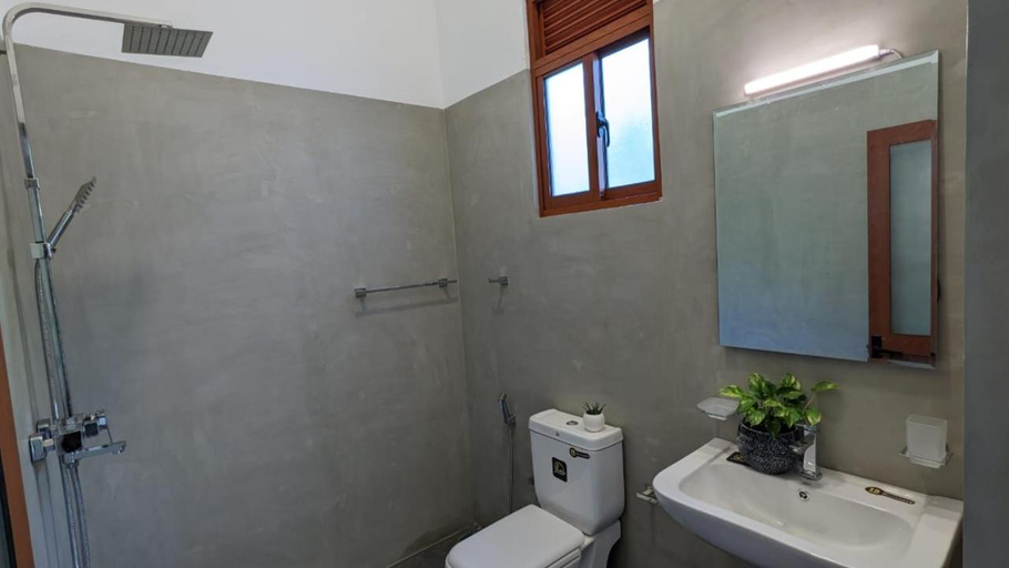 Bathroom 2, Thara Surf Inn Hiriketiya, Dickwella