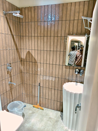 Bathroom 3, Spontrail Hostel, Garhwal