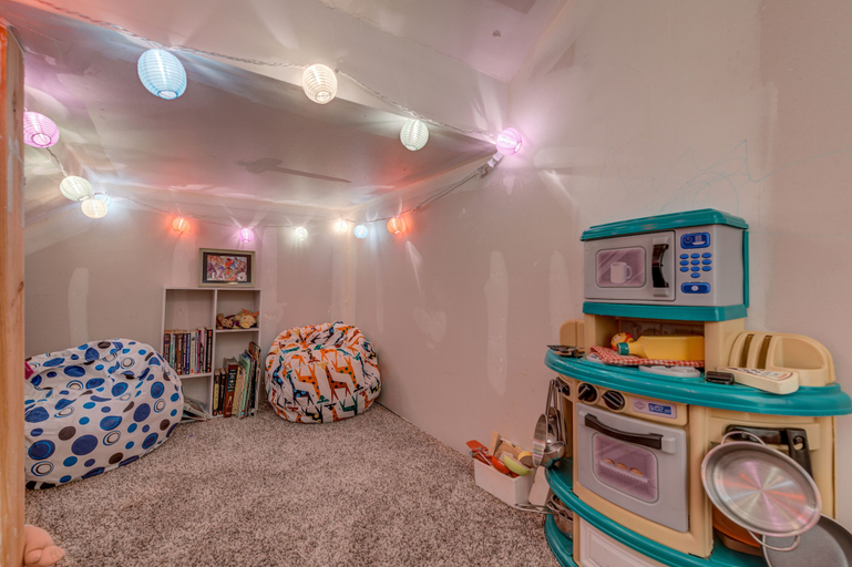 Room 2, Driftwood Condos, Pepin