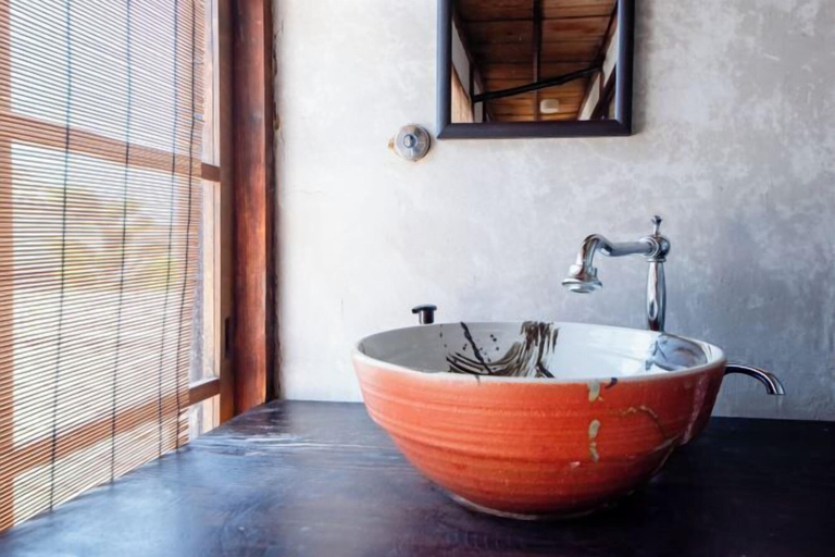 Bathroom 4, Ranjatai, Nara