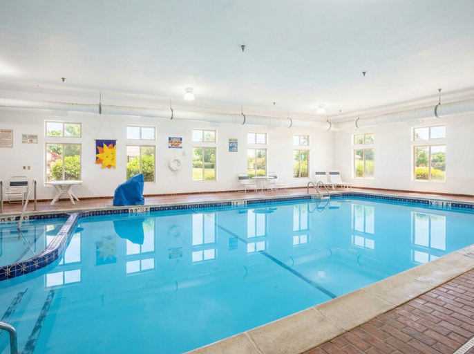 Sport & Beauty 5, Pellston Lodge, Emmet