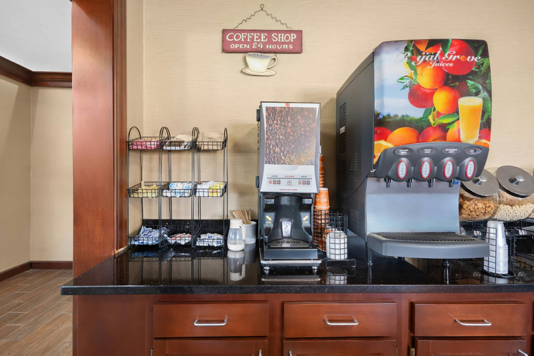 Food & Drinks 5, Comfort Inn & Suites Cincinnati Eastgate, Clermont
