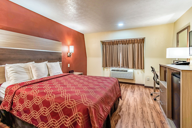 Room 2, Worthington Motor Lodge, Franklin