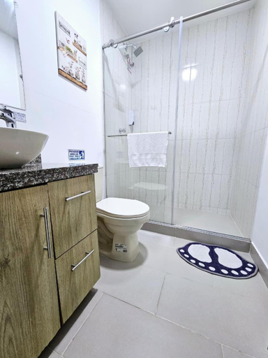 Bathroom 4, Zavara Hostal - Pueblo Tapao, 321-609-4407, Montenegro