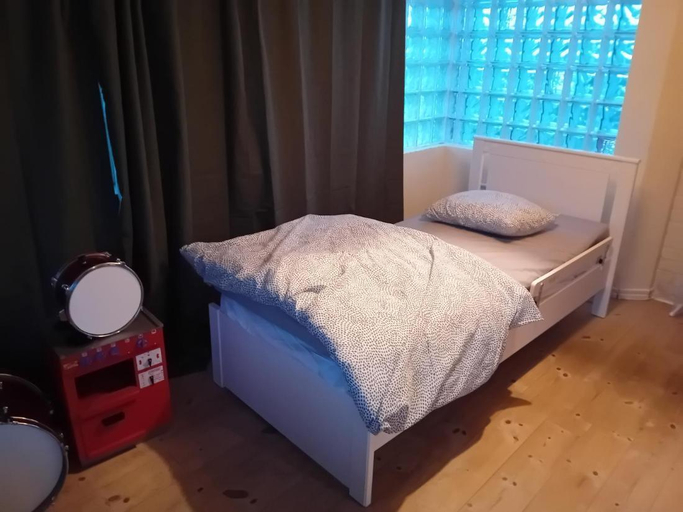 Bedroom 5, Cozy Villa for Your Stay, Malmö