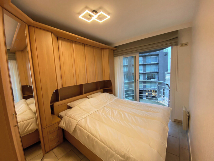 Room 4, Stylish Apartment With North Sea Views, West-Vlaanderen