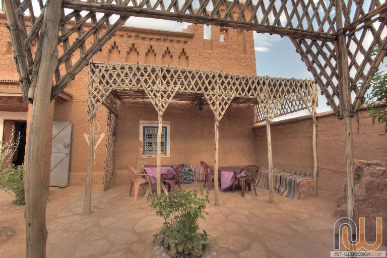 Outdoor dining, Maison d'hôtes tifaoute ait Ben haddou, Ouarzazate