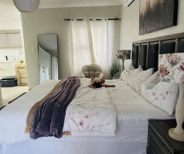 Room 2, Luna Holiday Home, Ngamiland East