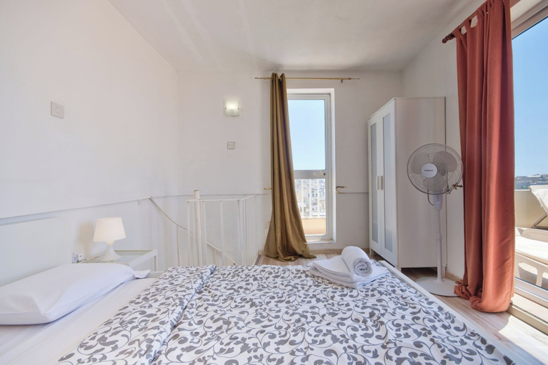 Room 5, Stunning City Views Sliema Duplex Penthouse