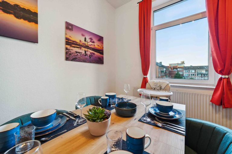 Room 2, Up to 4 People Center Water Netflix, Wilhelmshaven