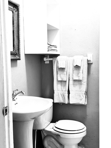 Bathroom 5, Dawson’s Hideaway