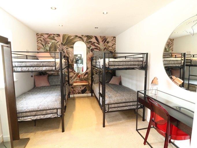 Bedroom 4, Lincoln 4-beds, Sleeps 13, Hot Tub & Pet Friendly, Lincolnshire