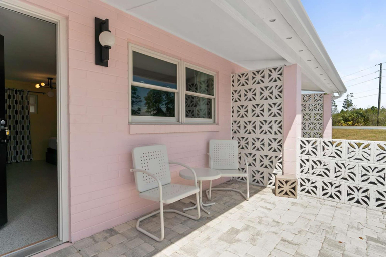 Terrace/patio 2, The Pink Flamingo Boutique Motel, Gulf