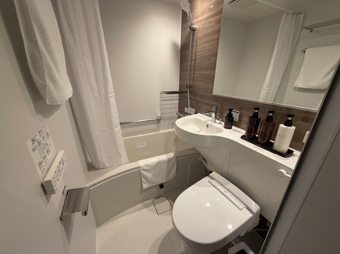 Bathroom 4, Kokusai Towns Inn, Naha