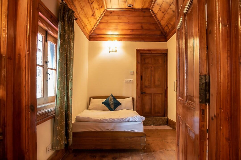Bedroom 3, Shimla British Resort, Shimla