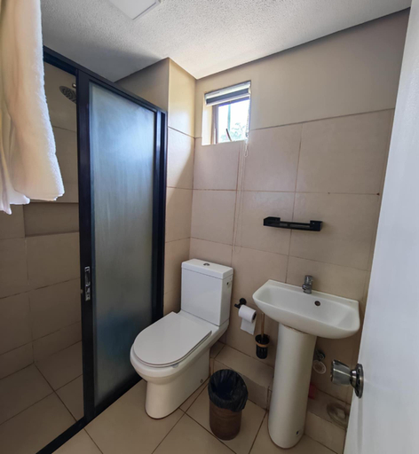 Bathroom, Kembali veranda condo, Samal City