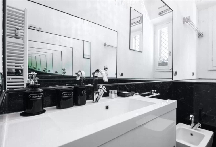 Bathroom 3, Stylish Loft in Corso Magenta, Milano