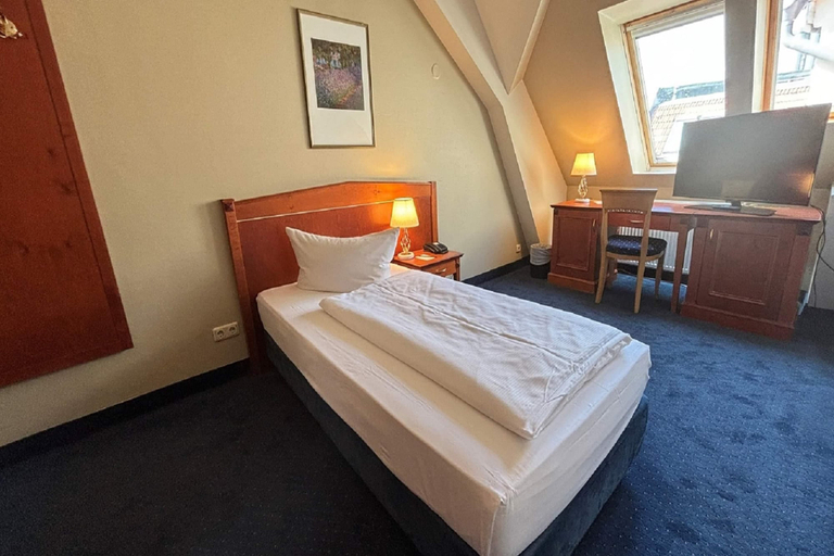 Bedroom 2, Wyndham Garden Berlin Mitte, Berlin