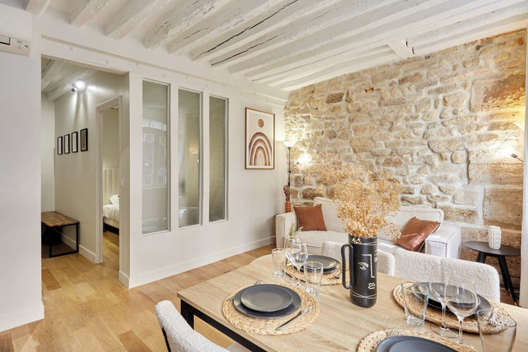 Dining 2, Superb AC Apartement Notre Dame de Paris, Paris