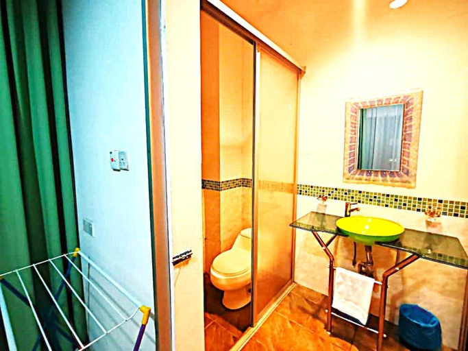 Bathroom 5, Santorini Suites, Miri