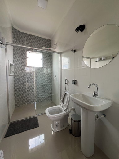 Bathroom, Hotel Brilhante 2, Itacarambira