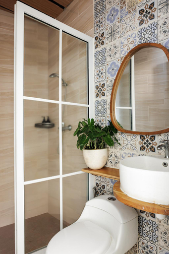Bathroom 5, Deva Bali Apartment, Badung