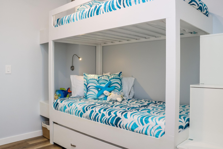 Bedroom 2, Sea La Vie, Bay