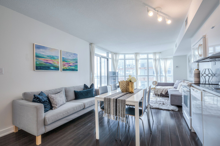 Living area 2, Coreline Waterfront Suites - Downtown, Toronto