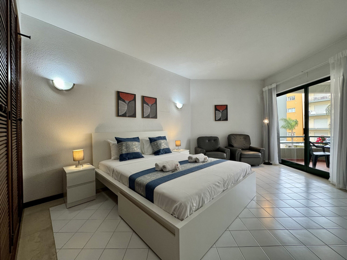 Room 2, Vilamoura Central Beach 2 by Homing, Loulé