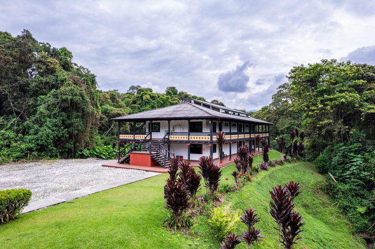 Exterior & Views