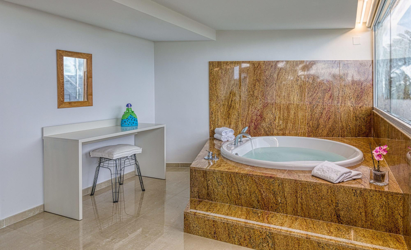 Bathroom 4, Vera Playa Club Hotel, Almería