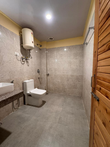 Bathroom, Mareema Resort, Kullu