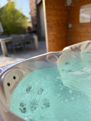 Sport & Beauty 2, Chalet in Noiseux with Sauna Whirlpool, Namur